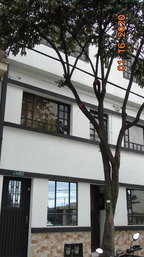 Pensión Hotel Familia Lombana Bogotá Colombia